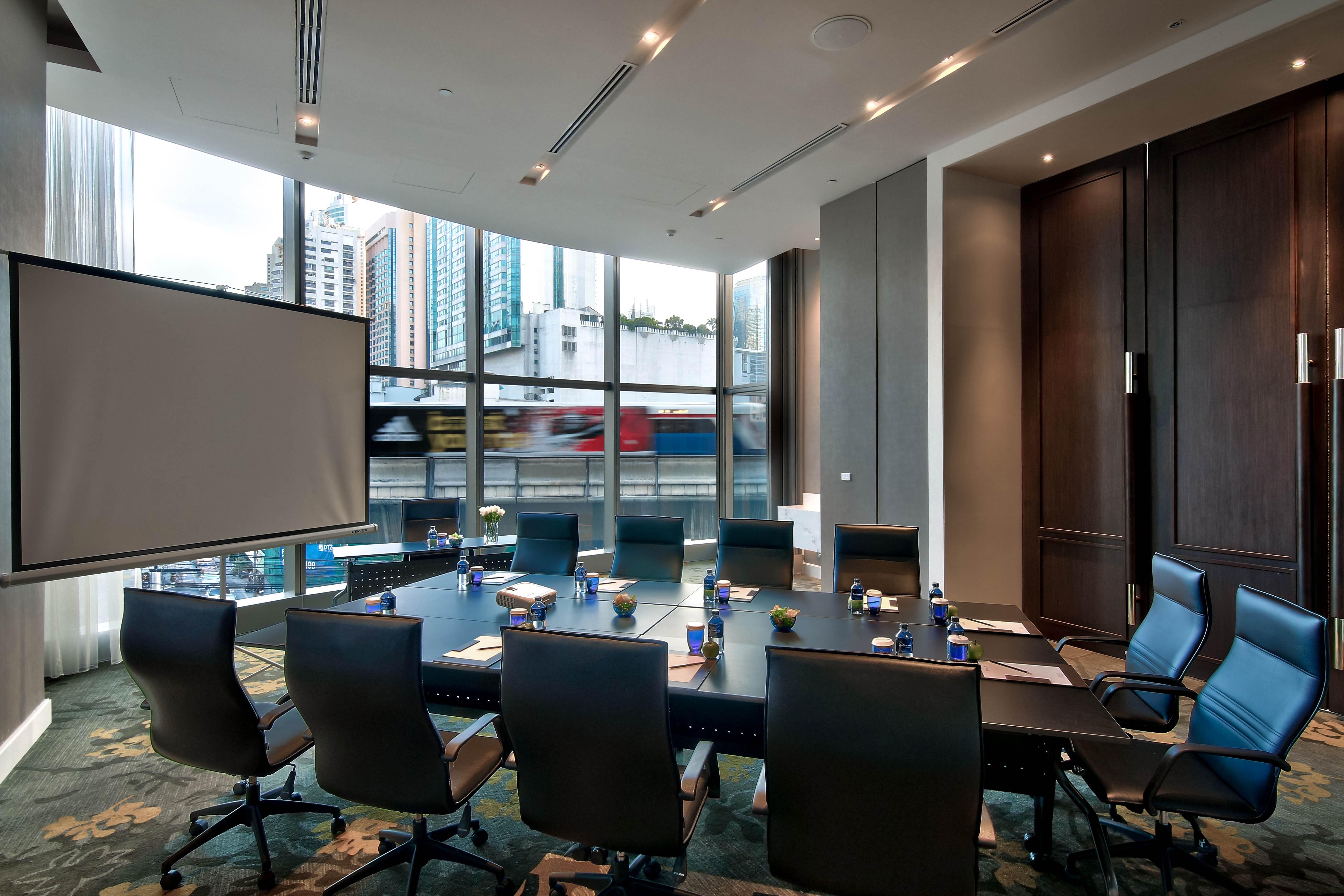 מלון Radisson Blu Plaza 5*