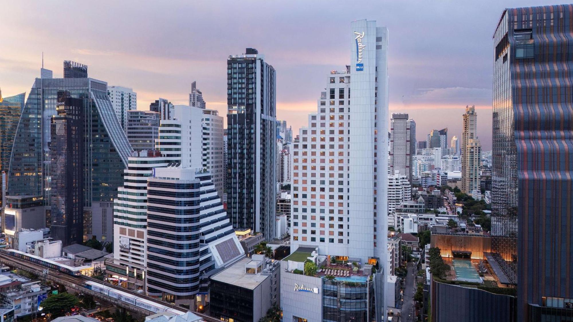 מלון Radisson Blu Plaza