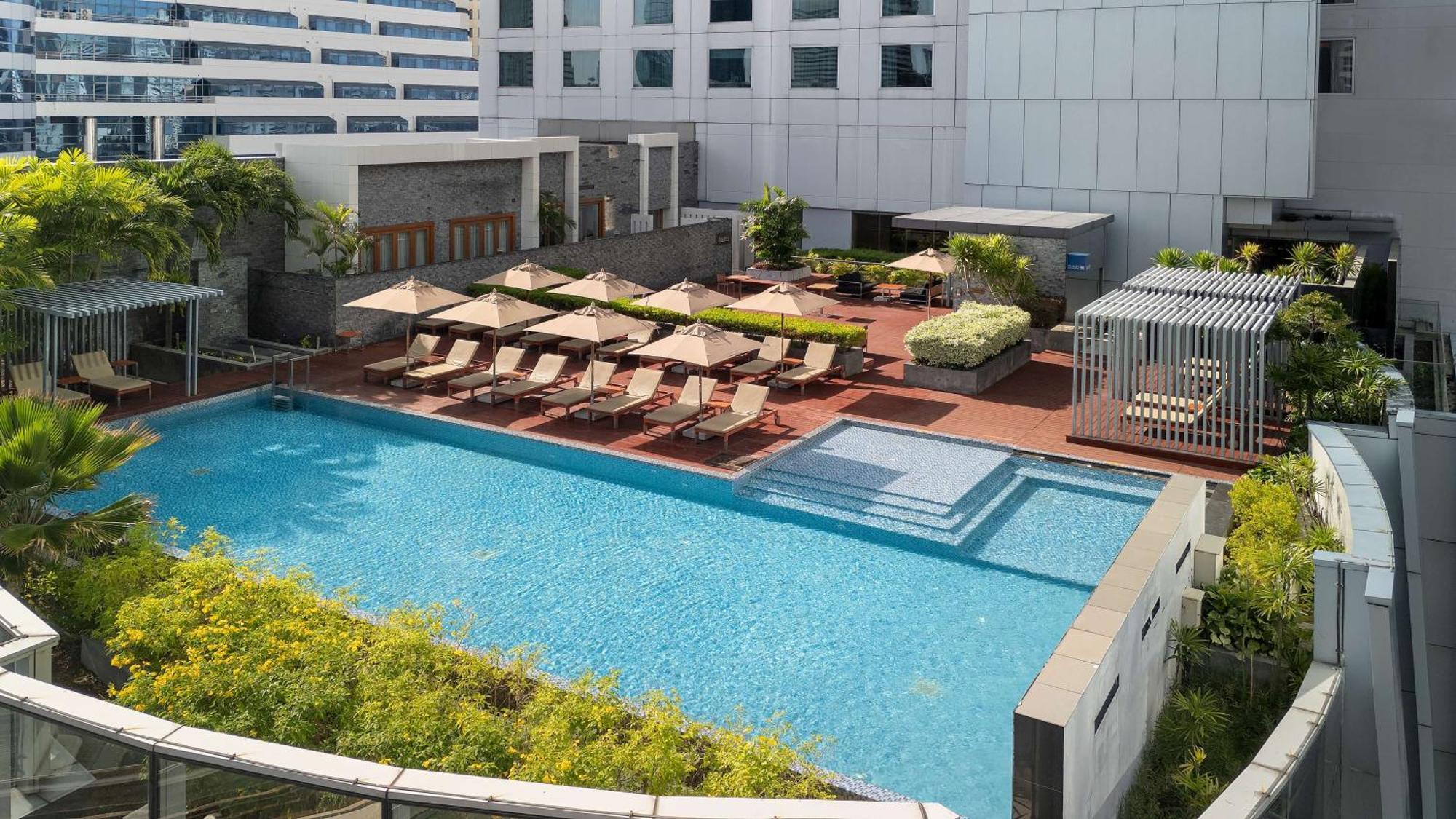 Radisson Blu Plaza מלון 5*