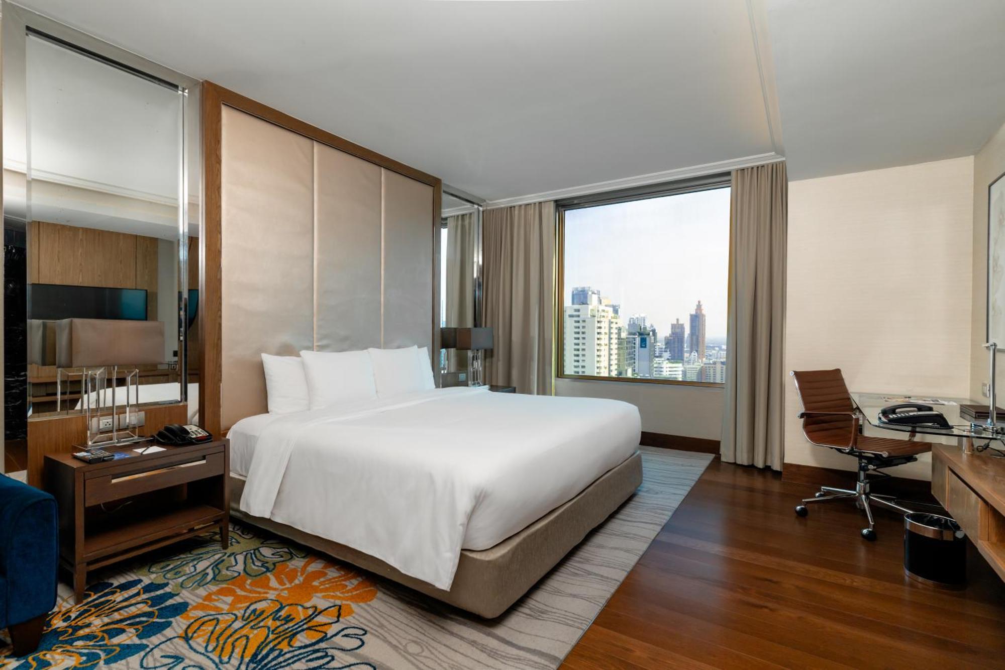 Radisson Blu Plaza 5*