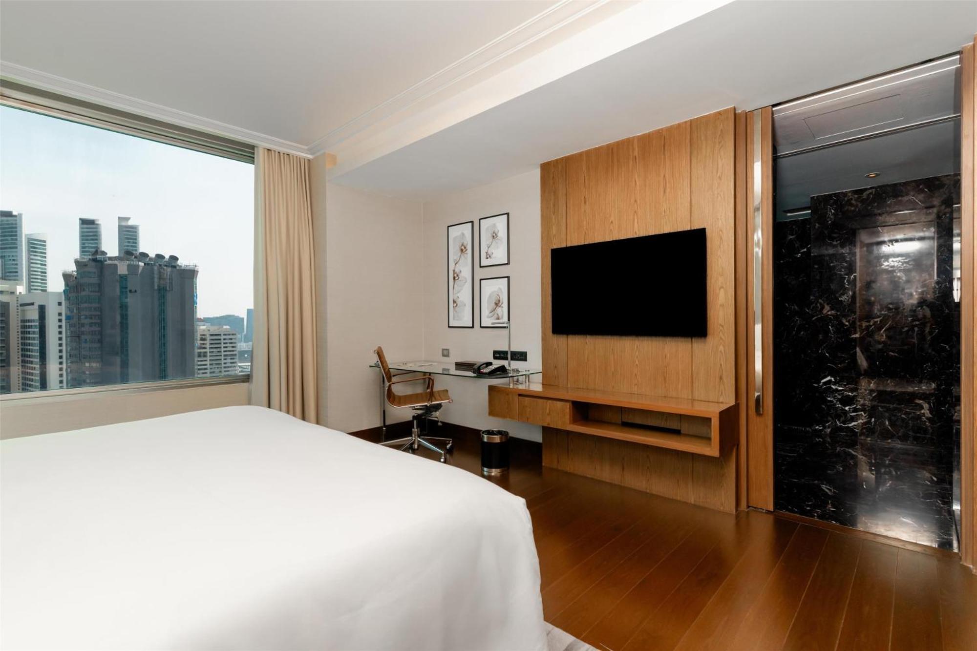 Radisson Blu Plaza Hotel 5*
